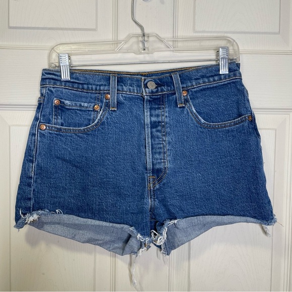 Levi’s Women’s Button Fly 501 Blue Shorts Sz 28 - Picture 1 of 10